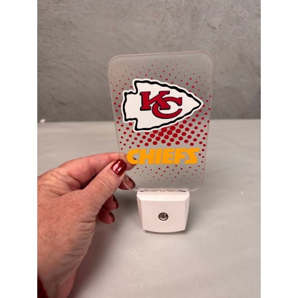 Kansas City Chiefs NFL LED Night Light Dusk to Dawn Sensor Arrowhead Logo Red